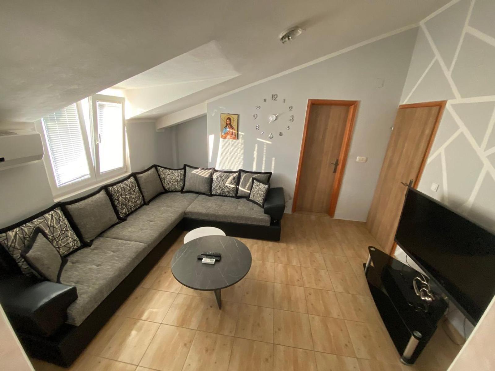 Apartment Dejan Lastva *
