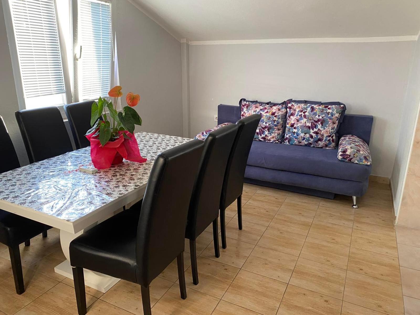 Apartment Dejan Lastva *